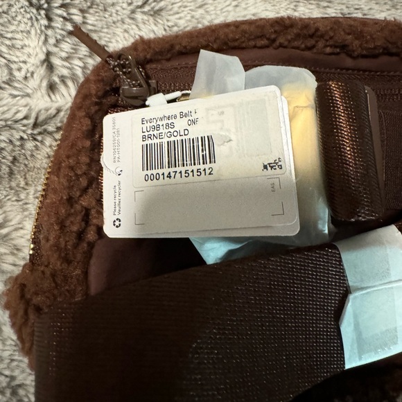 LULULEMON FLEECE EVERYWHERE BELT BAG - Picture 6 of 6